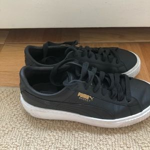 Worn only a handful of times.